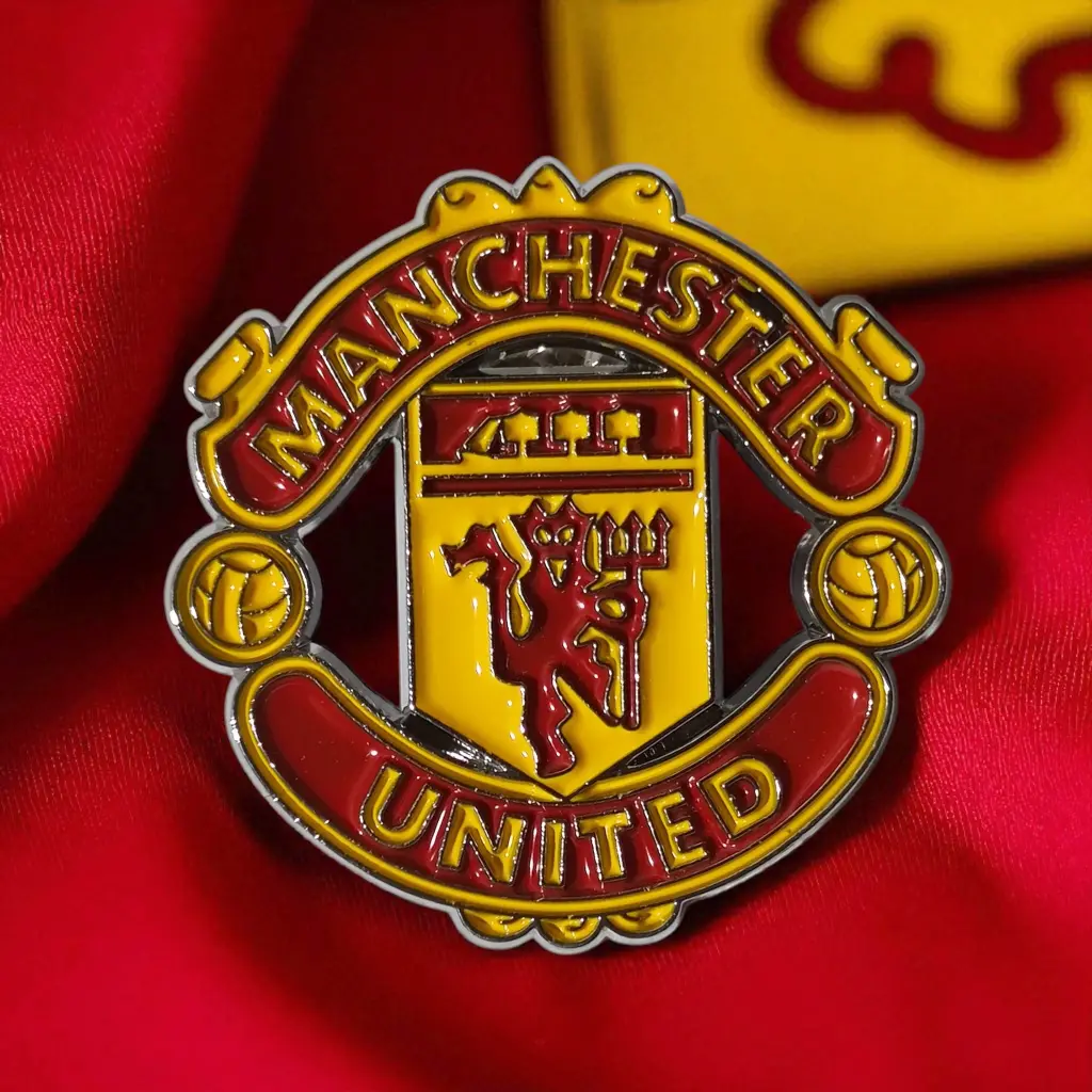 Man United Metal Dot Badge